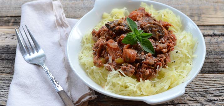 spaghetti-squash-pasta-tomato-sauce