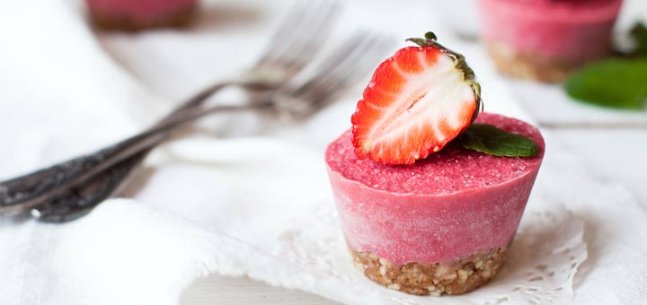 Raw Vegan Strawberry Cheesecake Tarts