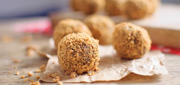 4 Ingredient Chewy Peanut Butter Balls