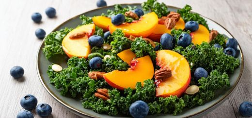 kale-peach-blueberry-salad