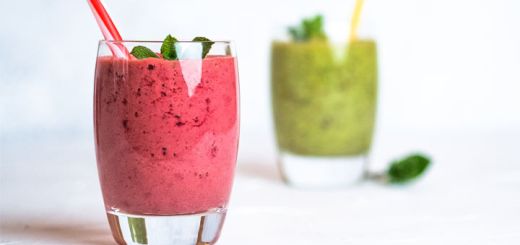 berry-pistachio-smoothie