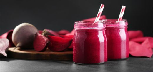 beet-strawberry-smoothie