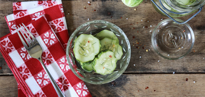 Refreshing Garlic Dill Cucumbers